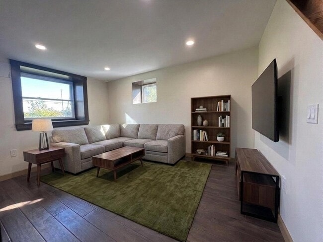 Building Photo - 64 Goodenough St Unit G