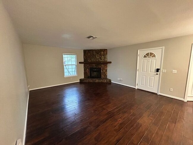 Photo - 404 Belmont St