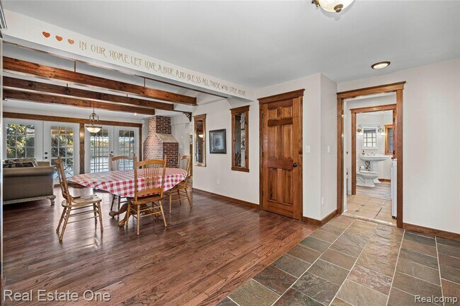 Photo - 2739 Lakeridge Ave