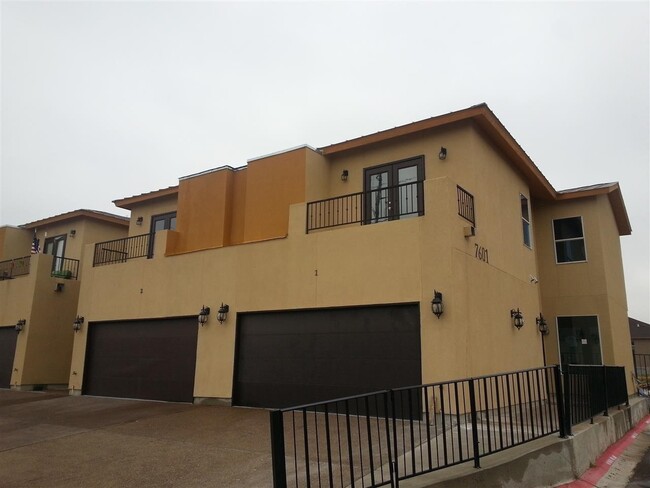 Building Photo - 7601 King Arthurs Ct Unit 7 Rental
