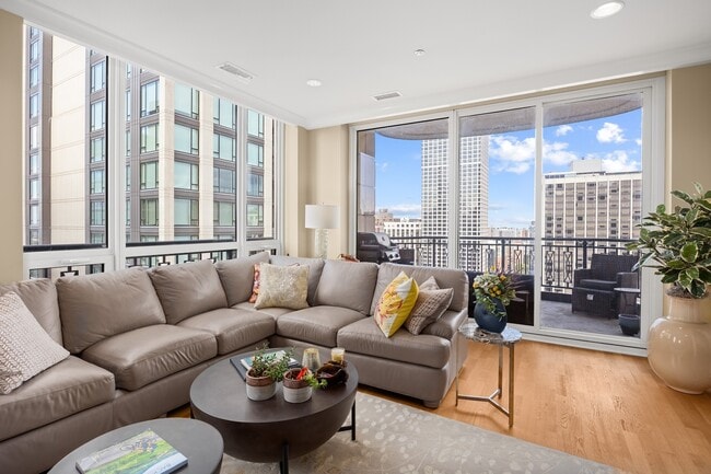 Photo - 10 E Delaware Pl Unit 27E