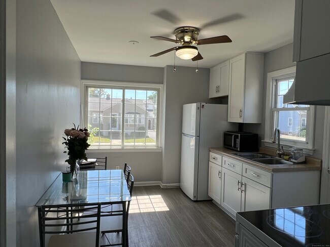 Photo - 80 Holcomb St