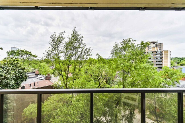 Photo - 250 St George St Unit 00804