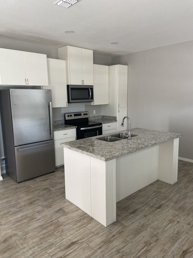 Building Photo - 1406 W Heritage Dr Unit 2 Rental