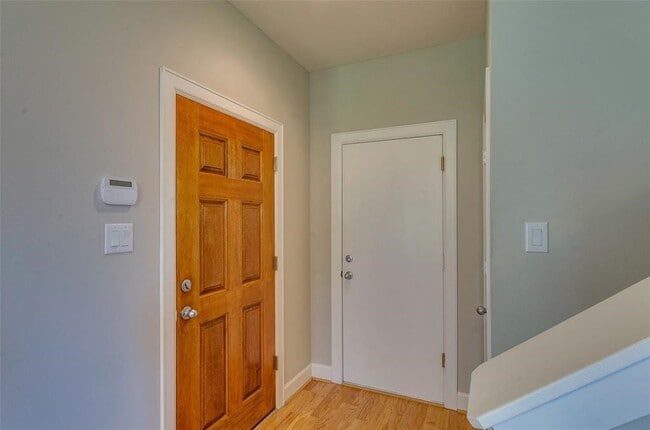 Building Photo - 612 E 38th St