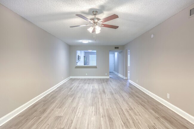 Photo - 240 SE 10th St