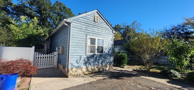 Photo - 136 Constitution Dr