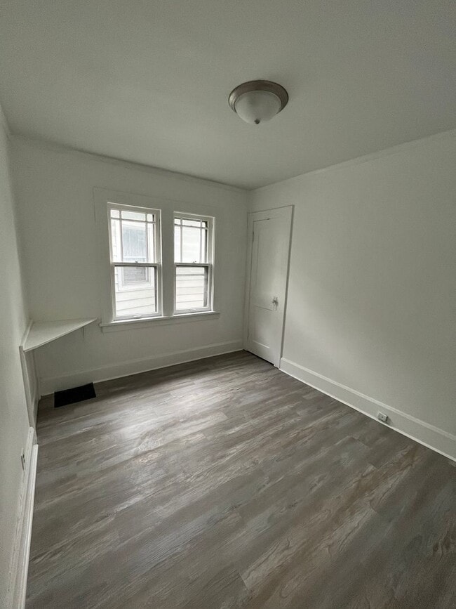 Photo - Newly remodeled 4 bed 2 bath home available in Rockford ***SECTION 8 OK***