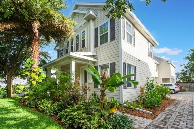 Photo - 2429 E Jefferson St Townhome