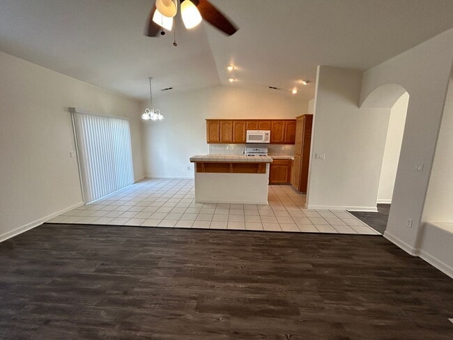 Photo - Spacious 4 bedroom home in Lemoore