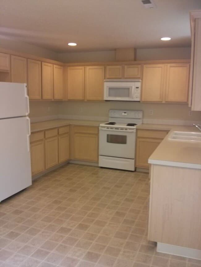 Photo - Stylish Three Bedroom Townhome In Camas!!