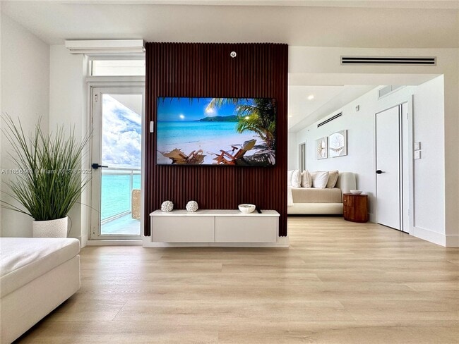 Building Photo - 3001 S Ocean Dr Unit 1411 Rental