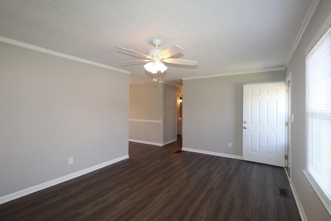 318 Laurel Ln