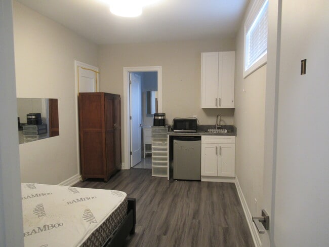 Building Photo - Basement Bachelors Rental