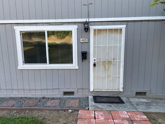 Building Photo - Adorable 1 Bedroom, 1 Bath Unit 403