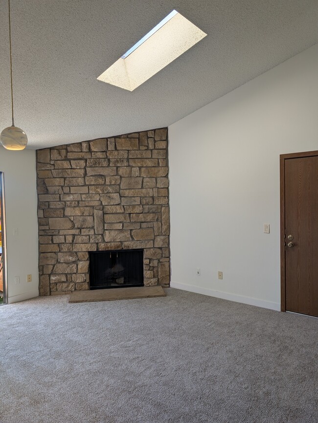 Building Photo - 427 Wright St Unit 306