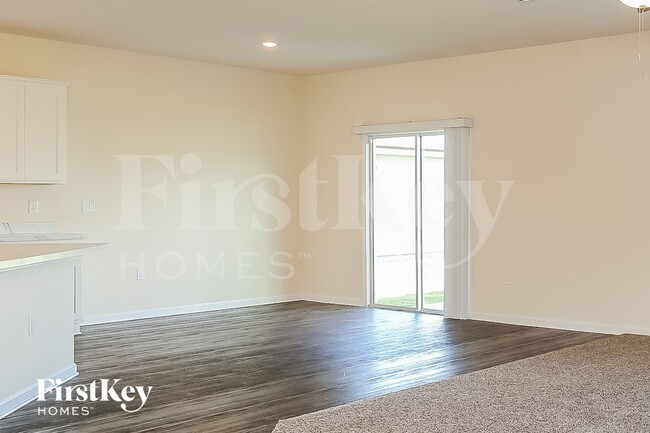 Photo - 2587 Beachview Dr