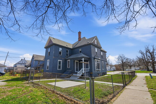 Photo - 1405 7th Ave