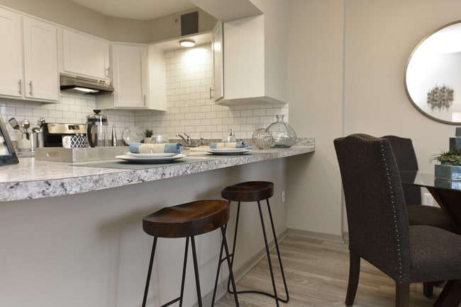 1bd, 1ba dining area