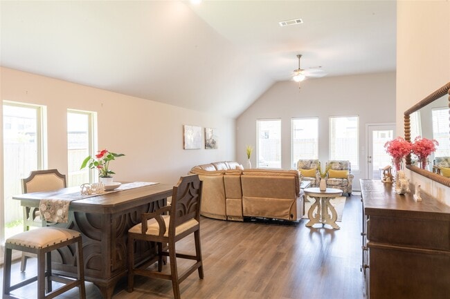 Photo - 835 Sarasota Shore Dr