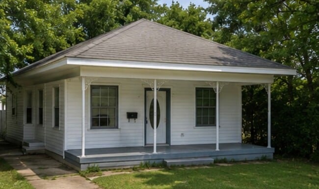 Building Photo - Welcome Home to NW 42nd Street