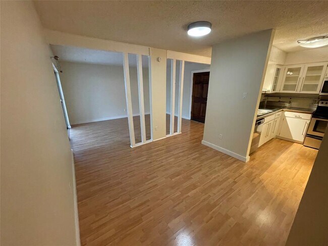 Photo - 6910 Hart Ln Unit 311