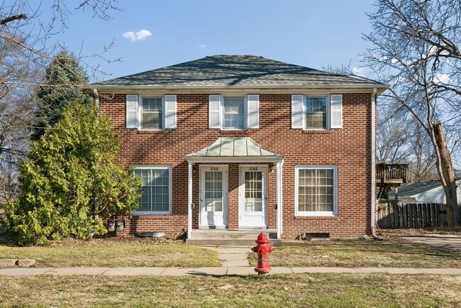 Building Photo - 2100 Sumner St Unit 2100