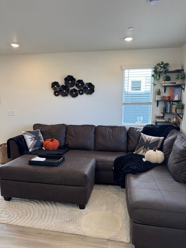 Photo - 10339 Vaughn Way