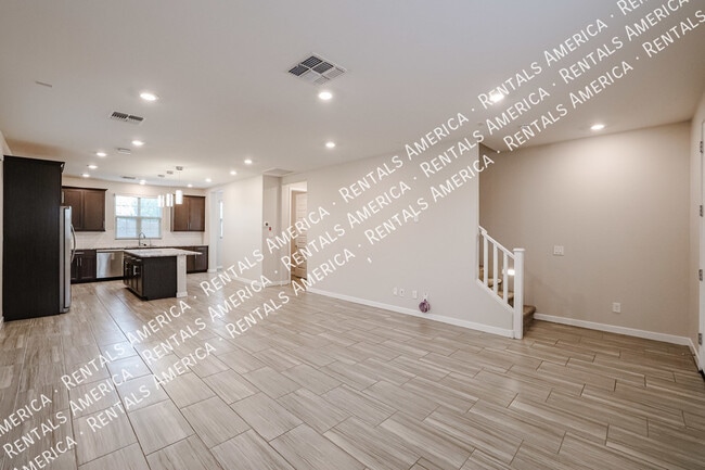 Photo - 1103 E Newland Dr