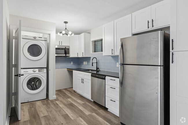 1BR, 1BA - 650SF - Kitchen and Laundry