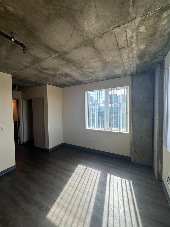 1x1E Bedroom