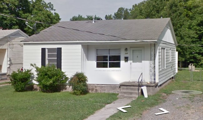 Building Photo - 725 Hyacinth St