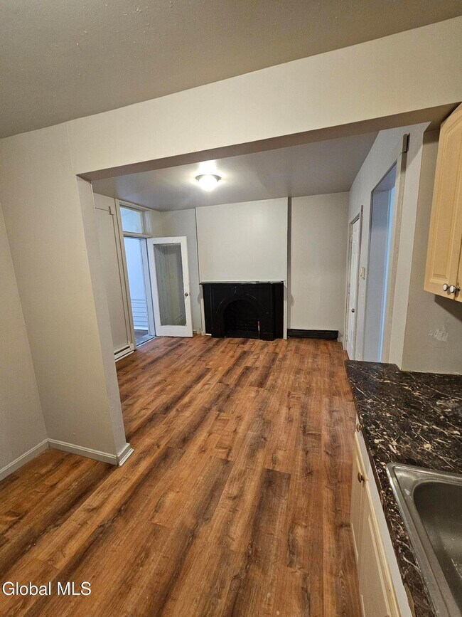 Photo - 119 Grand St