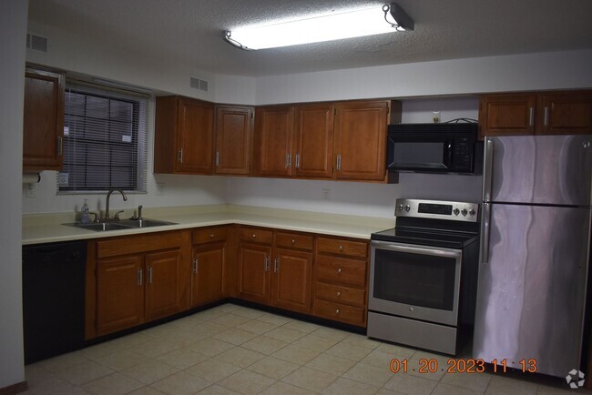 Building Photo - REDUCED PRICE! Cozy, Open, Quiet, and Clea... Rental