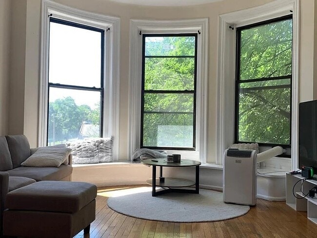 Building Photo - 463 Commonwealth Ave Unit 3 Rental