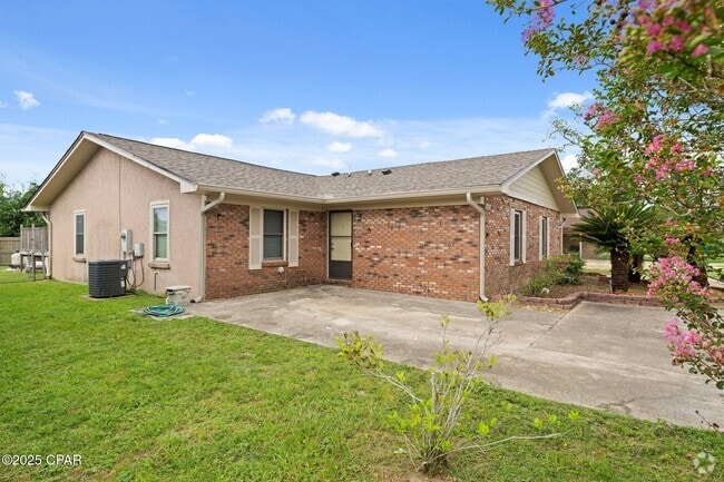 Building Photo - 5102 Hickory St Rental