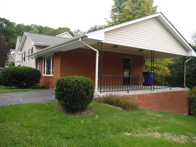 Photo - Blacksburg, 3 BR / 2 BA, Available Feb 1st