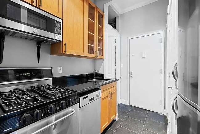 Photo - 410 E 13th St Unit 2B
