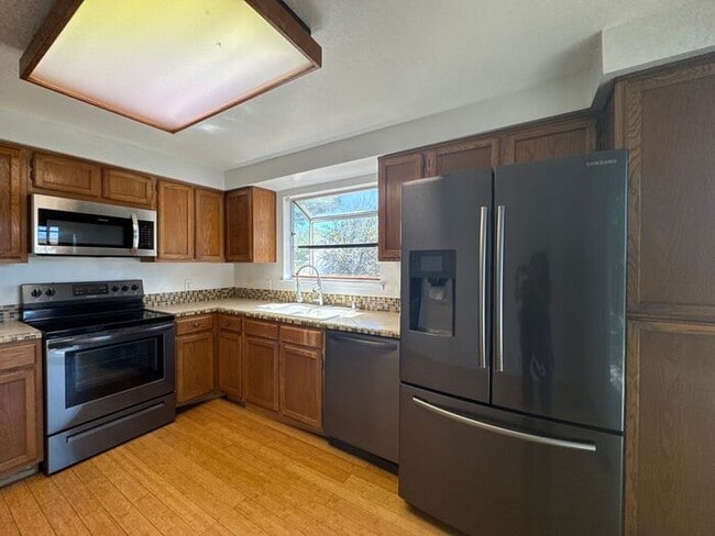 Building Photo - 3 bed, 2 bath Property in Sparks - Availab... Rental