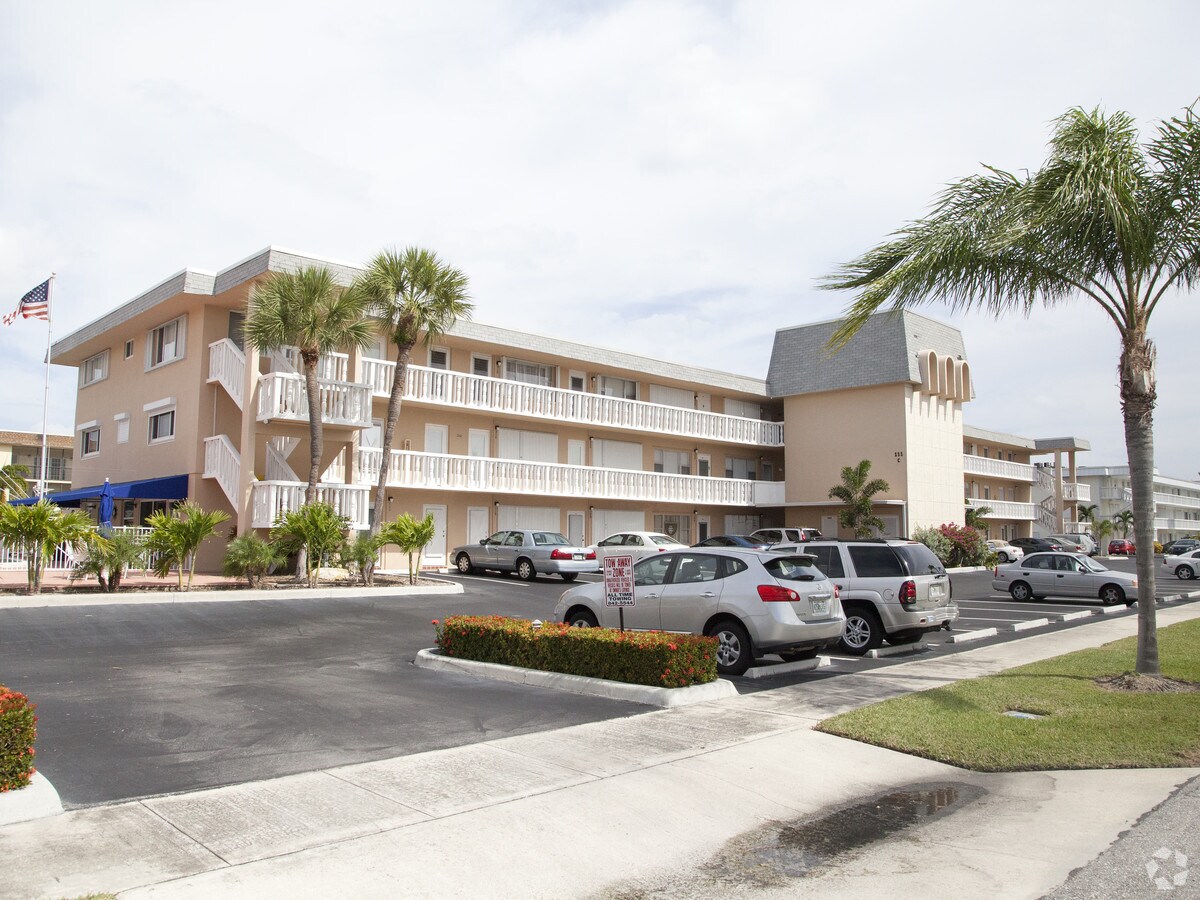 Photo - Lake Colony Apartments
