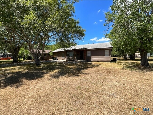 Building Photo - 1004 Lawndale Ave