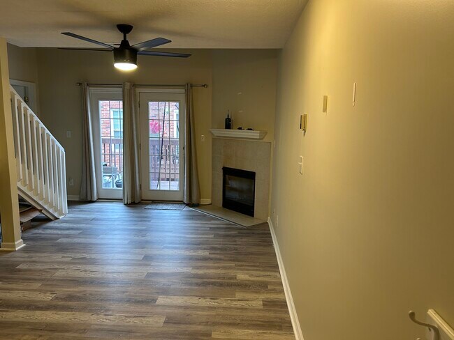 Photo - 1138 Neon Way Unidad 1138