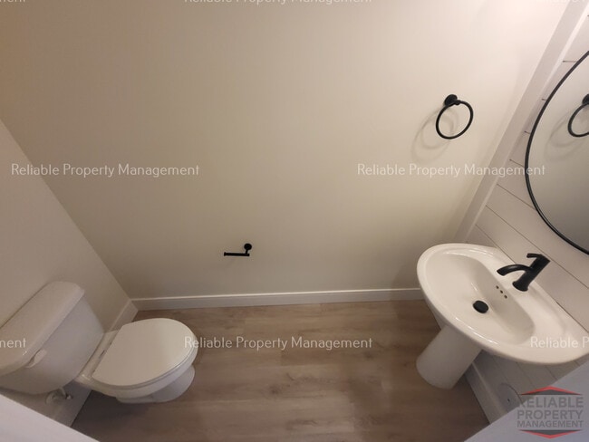 Photo - 487 Easy St