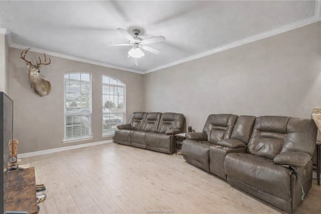 Photo - August 2026 Pre-Lease 4 bed Lakeridge - NO CARPET!