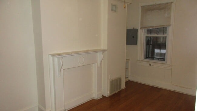 Photo - 2824 St Paul St Unit 3rd floor