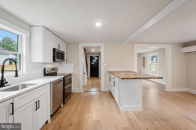 Building Photo - 553 Highland Ave Rental