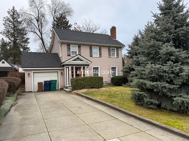 Photo - Beautiful 3 bed 2 bath updated home! Half off first months rent!