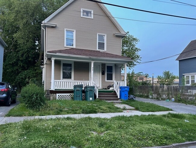 Building Photo - 4 bedroom, House