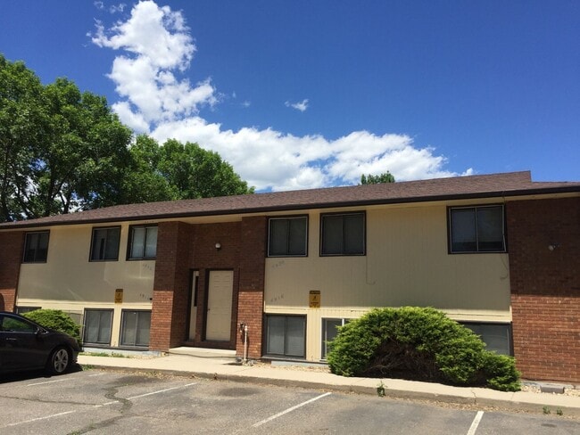 Building Photo - 4914-4920 Basswood Drive Unit 4920