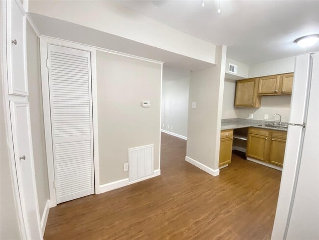 Photo - 1141 N Durham Dr Unit True